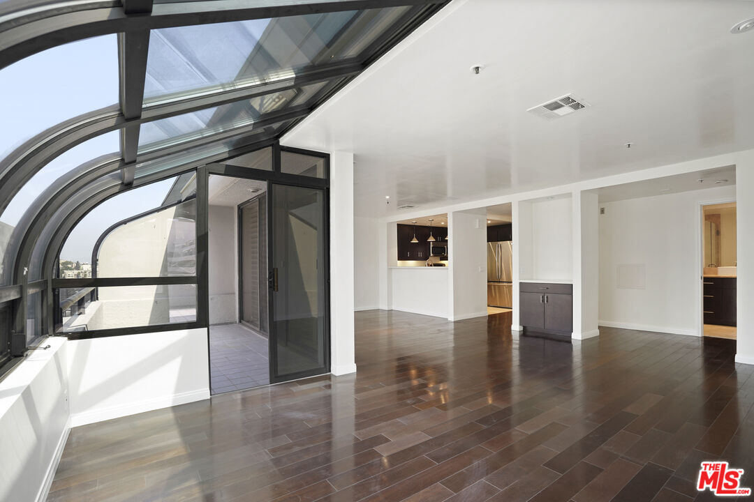 880 W 1st St Unit: 802