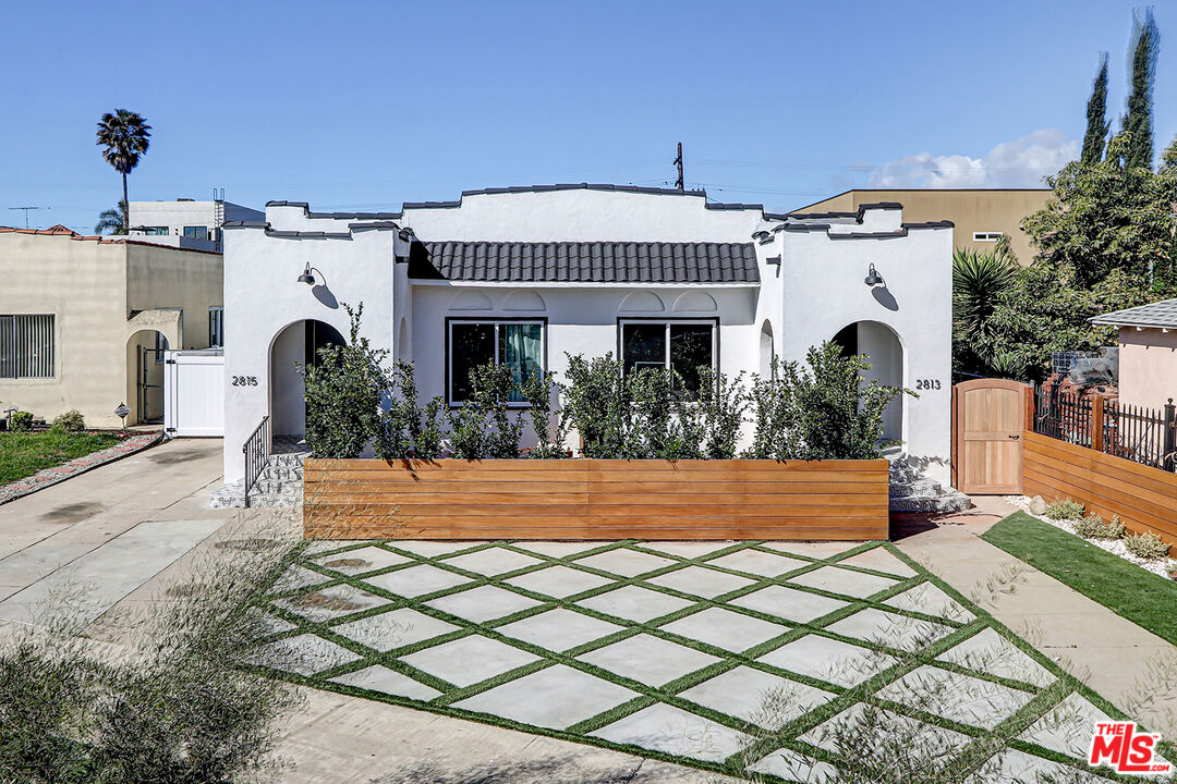 Photo of 2815 12th Avenue, Los Angeles, CA 90018