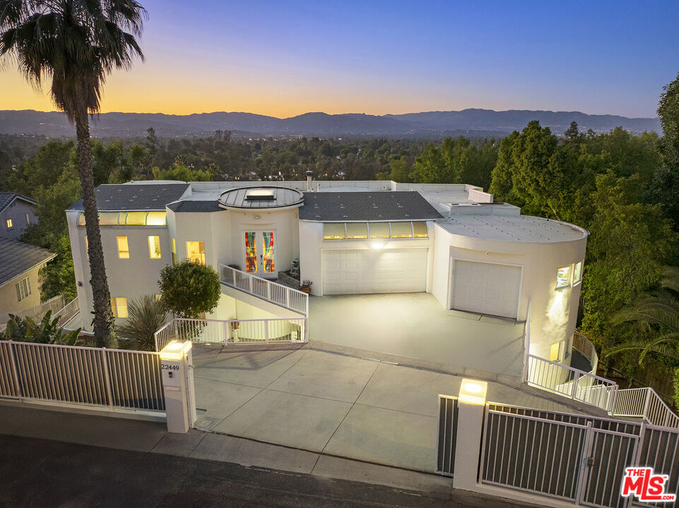 Photo of 22449 Cass Ave, Woodland Hills, CA 91364