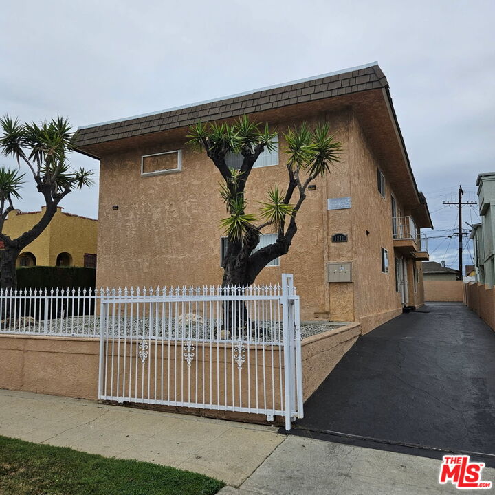 1211 W 85th St Unit: 3