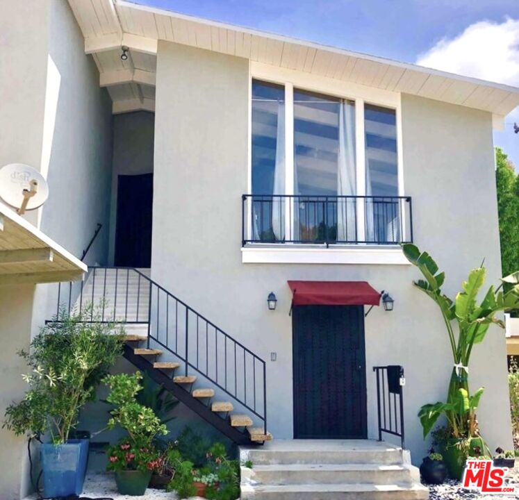 1152 N Ogden Dr