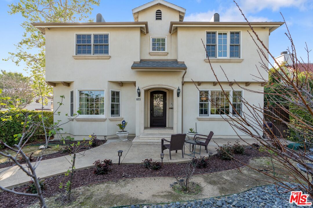 603 N Las Palmas Ave