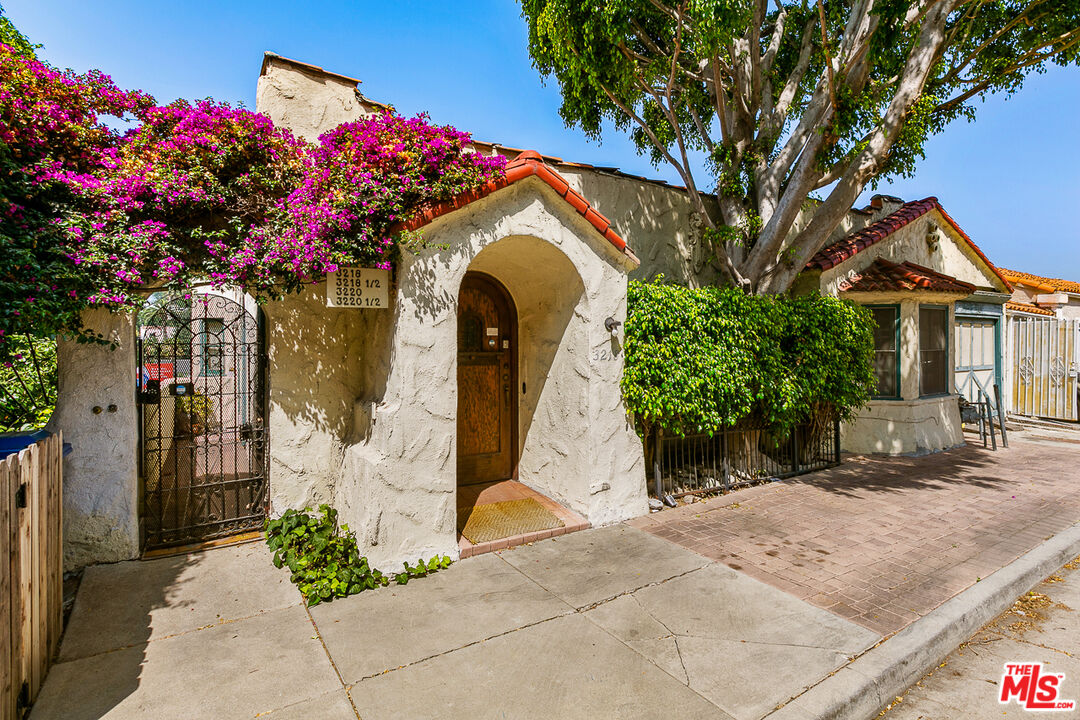 3218 HAMILTON WAY