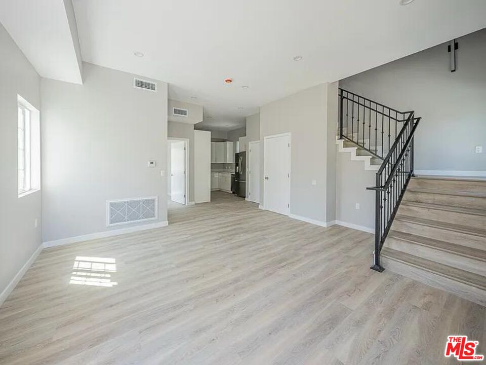 10605 Owensmouth Ave
