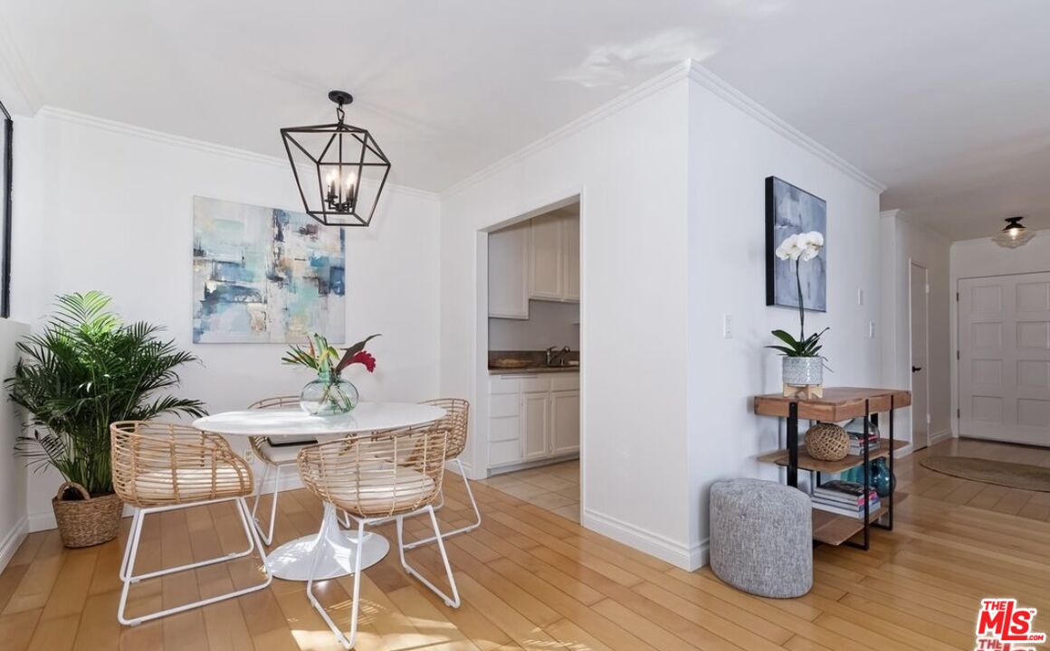 530 S Barrington Ave Unit: 210