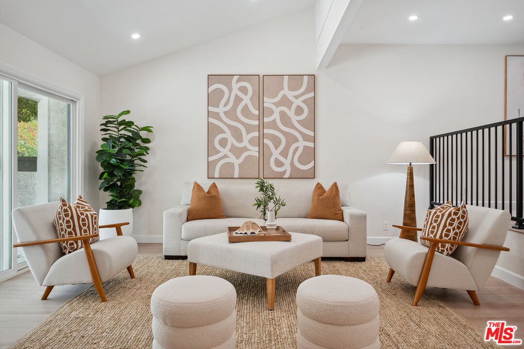 17109 Palisades Cir
