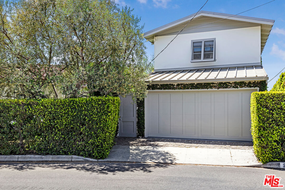 271 Amalfi Dr