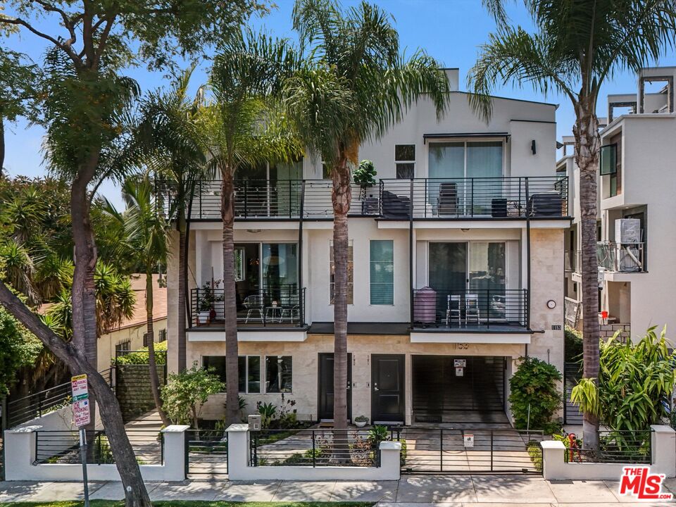 1153 N Formosa Ave Unit: 2