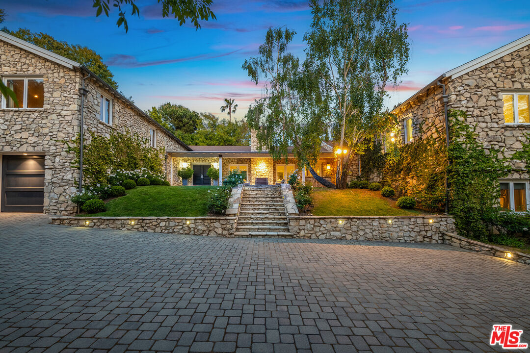 422 Parkwood Dr