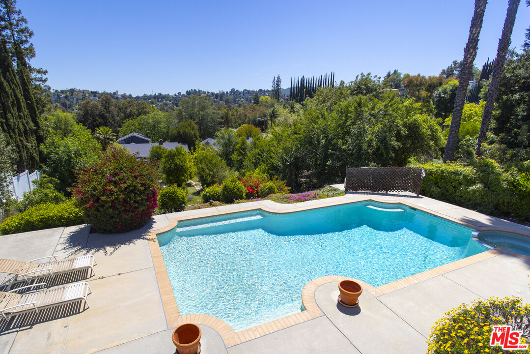 4996 Llano Dr