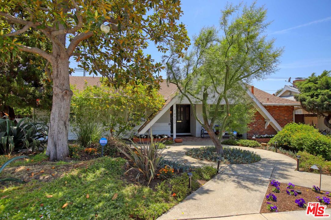 16600 Nordhoff St