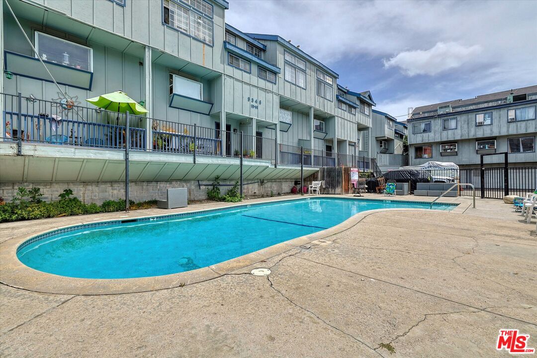 9336 Van Nuys Blvd Unit: 43