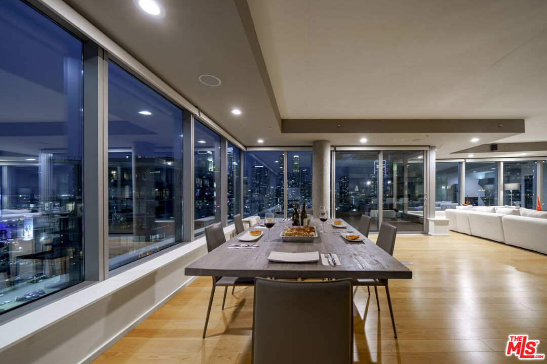 1155 S Grand Ave Unit: 1911