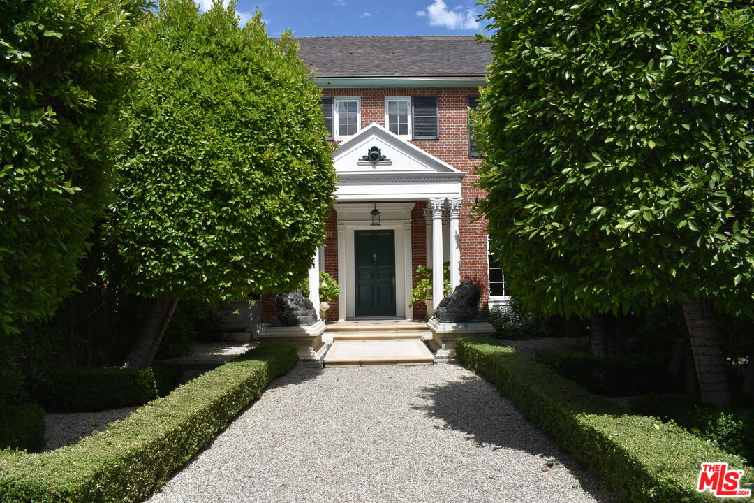 400 S Rossmore Ave