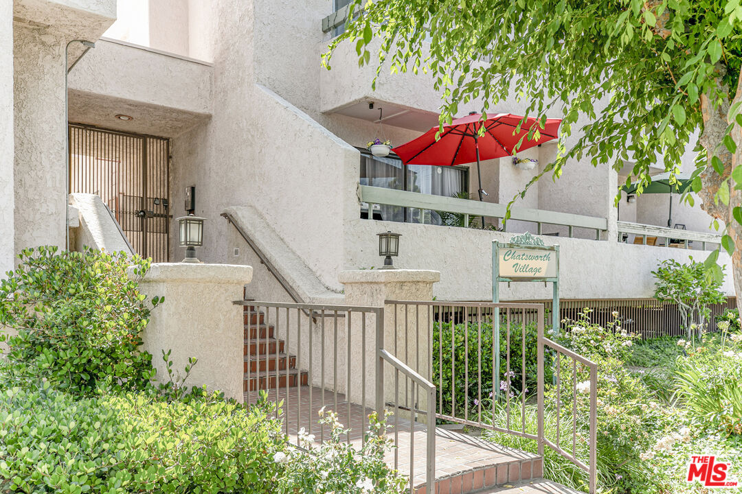 9906 Owensmouth Ave Unit: 11