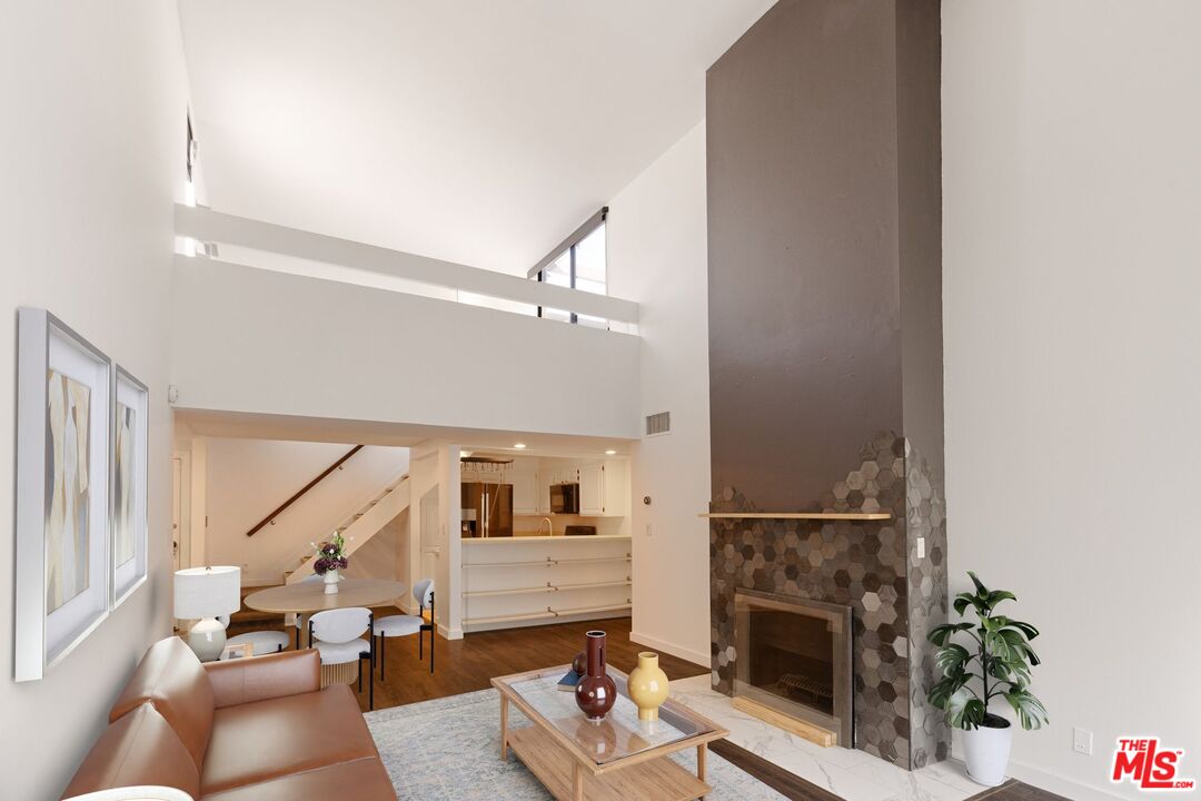 950 N Kings Rd Unit: 341