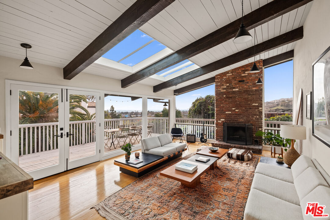 3629 Serra Rd