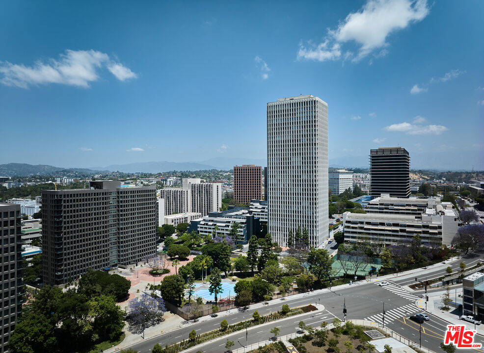 880 W 1st St Unit: 703