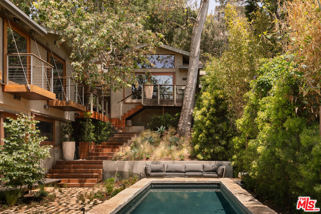 415 Mesa Rd