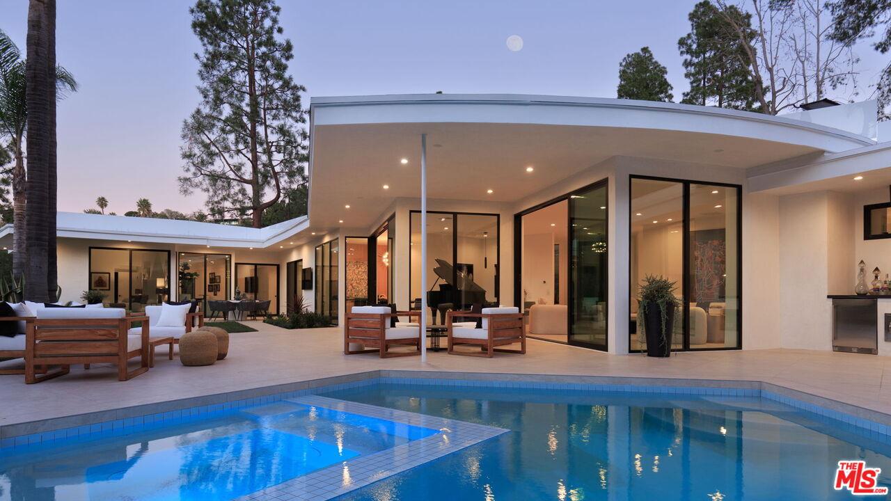 1935 Loma Vista Dr
