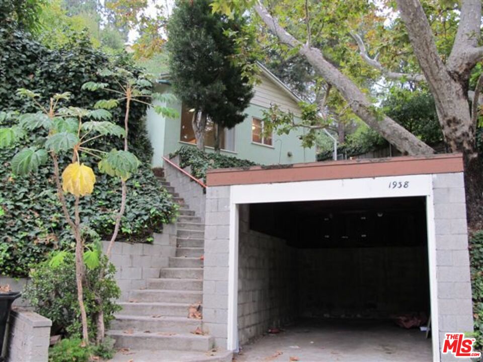1938 N Beverly Glen Blvd