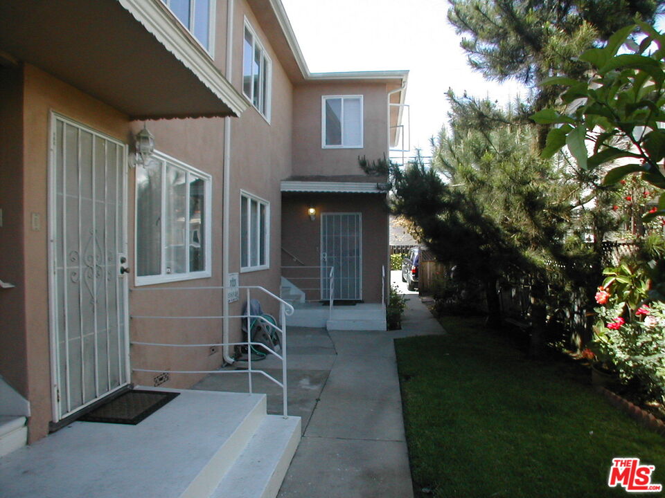2221 OCEAN PARK BLVD Unit: 1