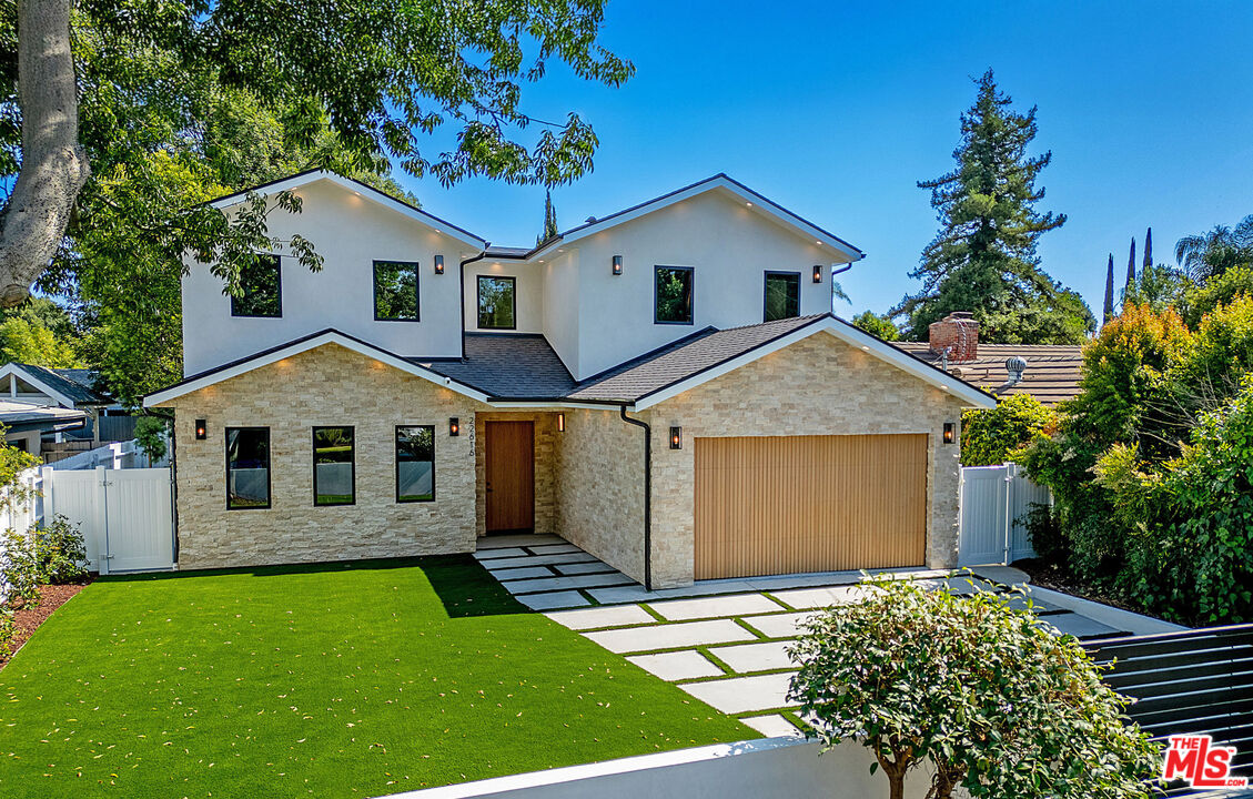 Photo of 22616 Hatteras St, Woodland Hills, CA 91367