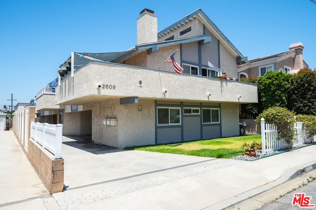 2609 Rockefeller Ln Unit: 2