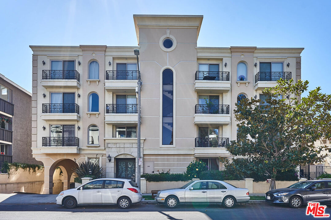 135 S Swall Dr Unit: 302