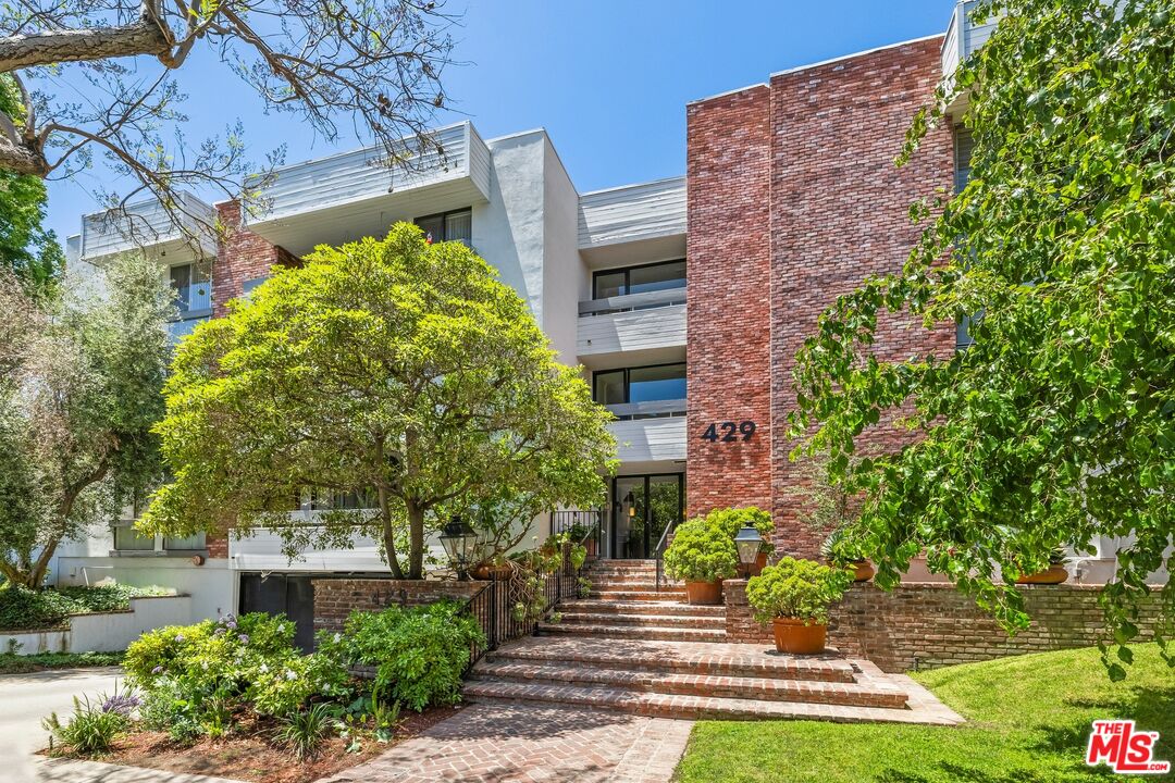 429 N Oakhurst Dr Unit: 203