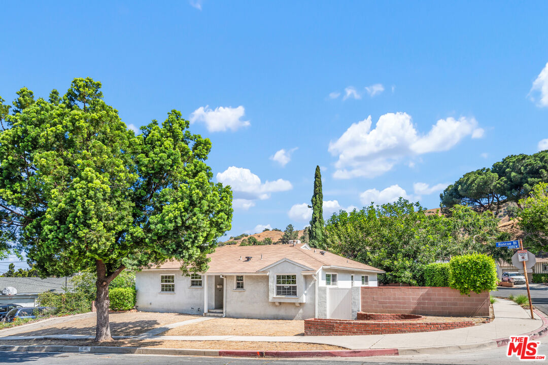 10101 Roscoe Blvd