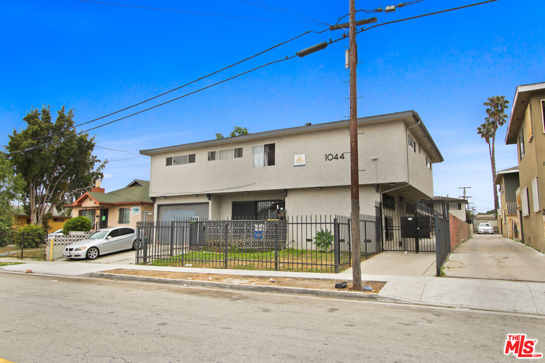 1044 W 110th St