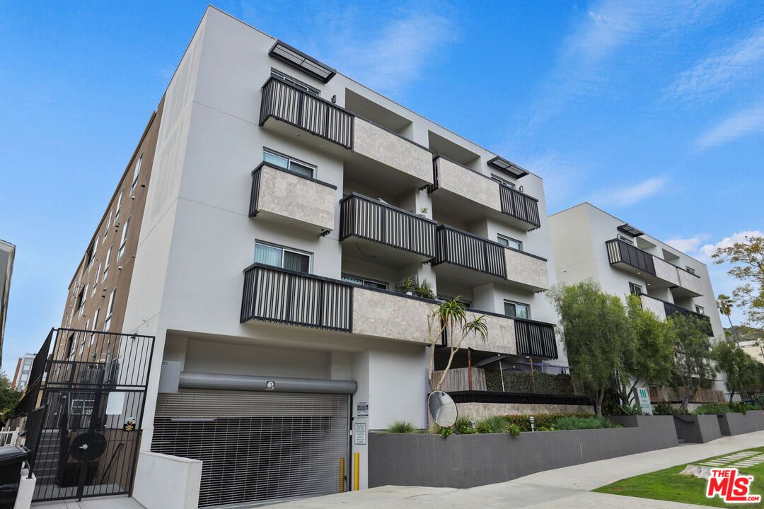 1439 N Poinsettia Pl Unit: 303