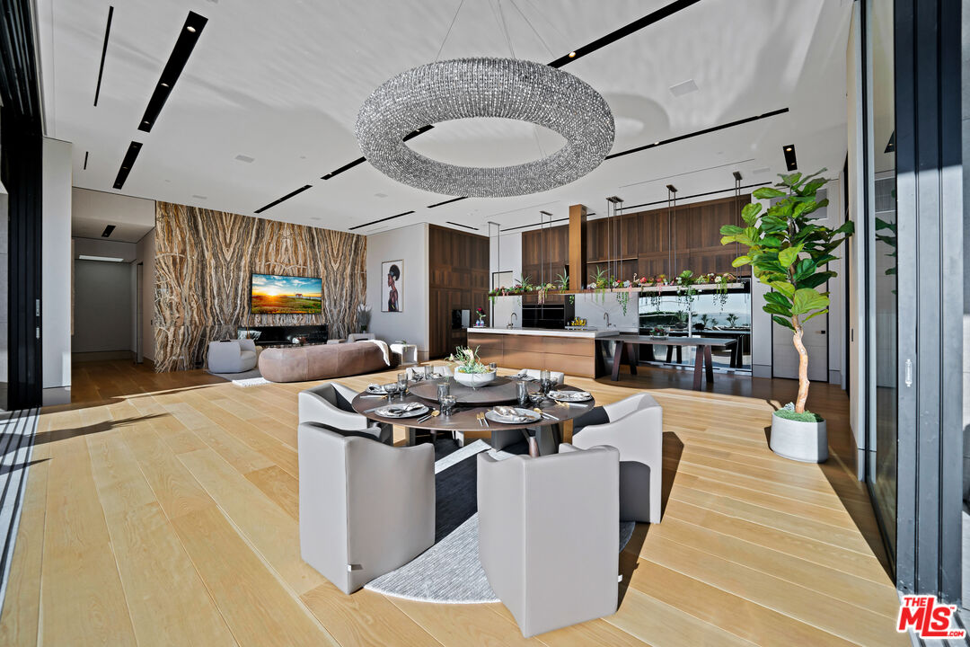 9330 Flicker Way Los Angeles CA