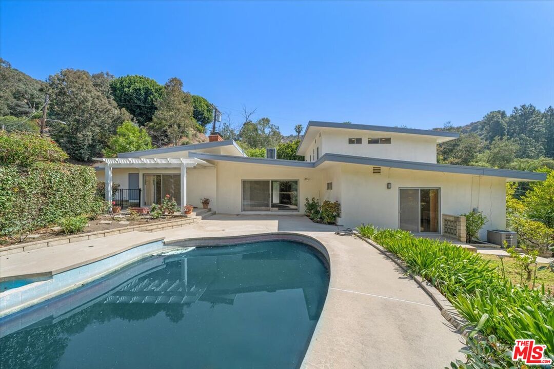4081 Mandeville Canyon Rd