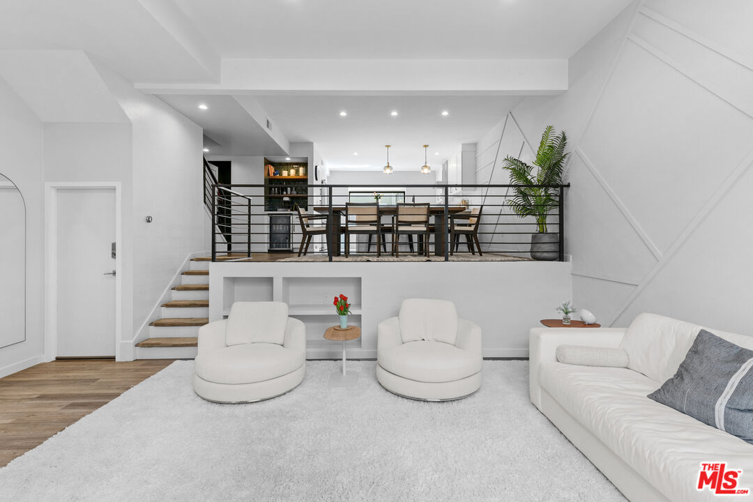 4360 Glencoe Ave Unit: 2