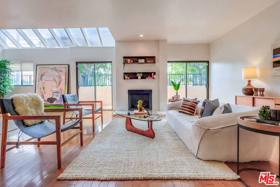 4555 Franklin Ave Unit: 3