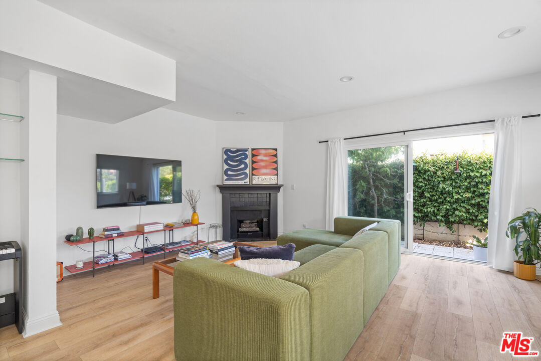 1925 22nd St Unit: 1