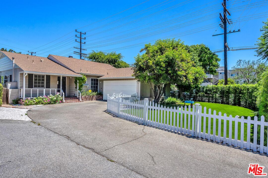 4400 Beeman Ave