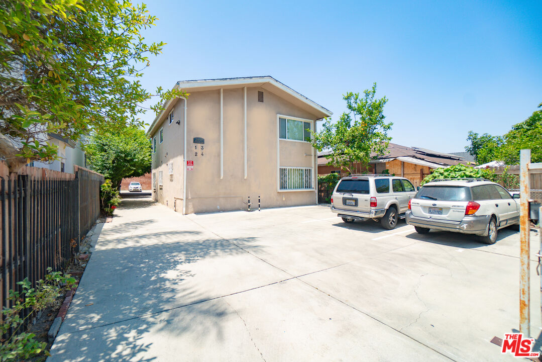 2037 S Burnside Ave