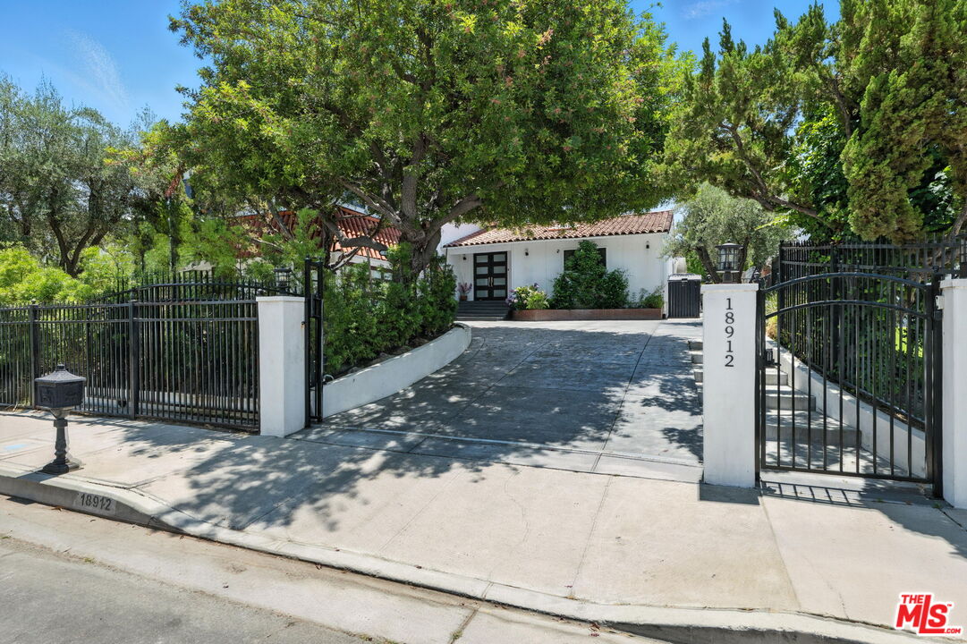 18912 Pasadero Dr