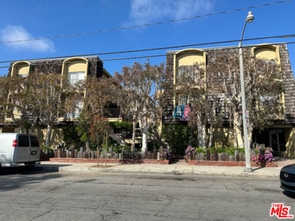 2727 3rd St Unit: 111