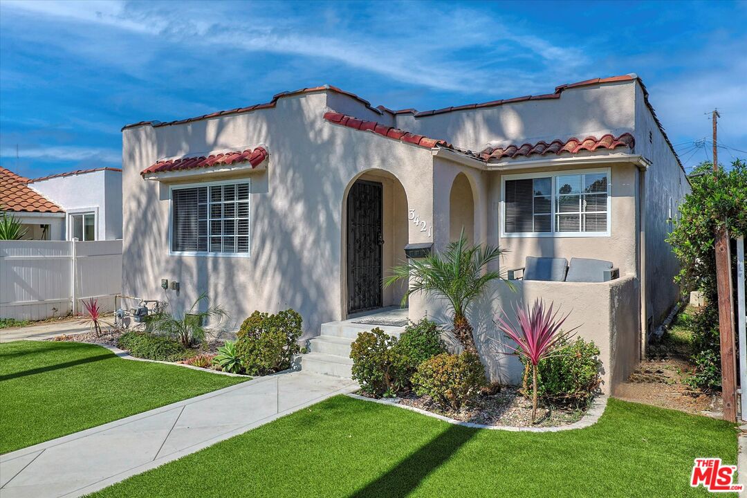 3421 Hillcrest Dr
