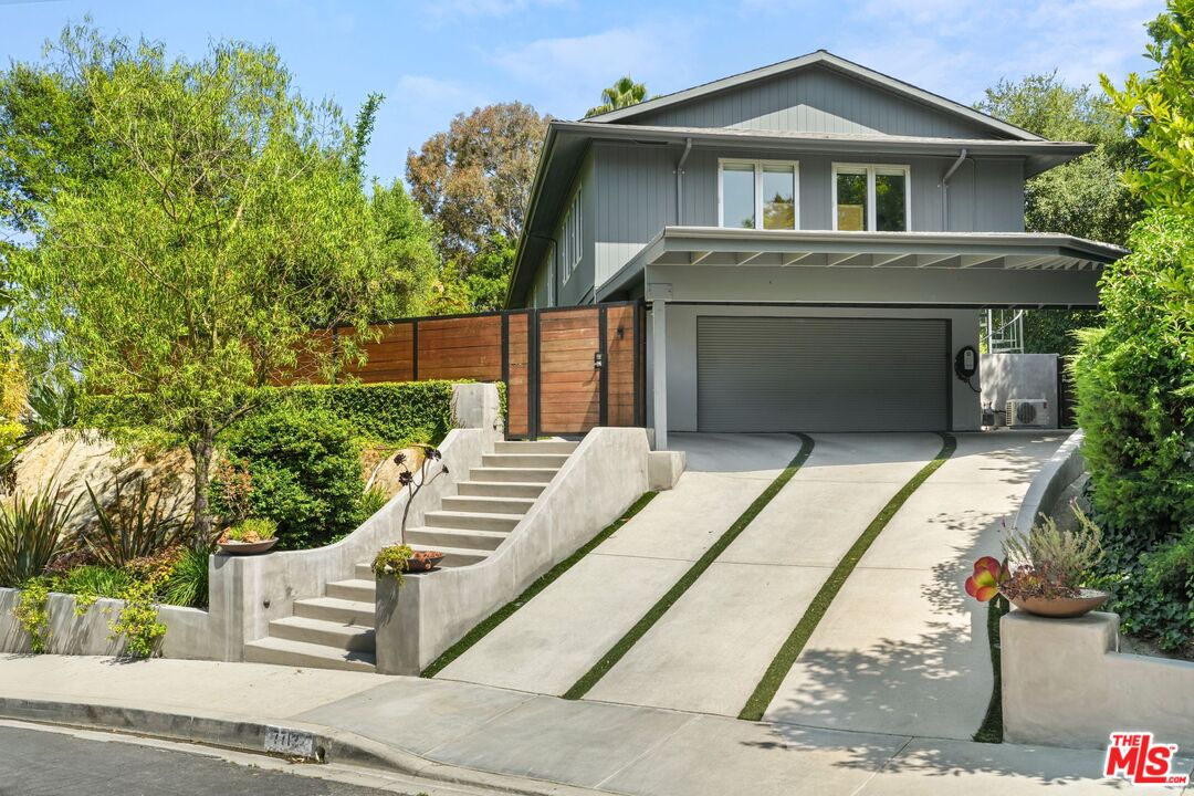7712 Chandelle Pl