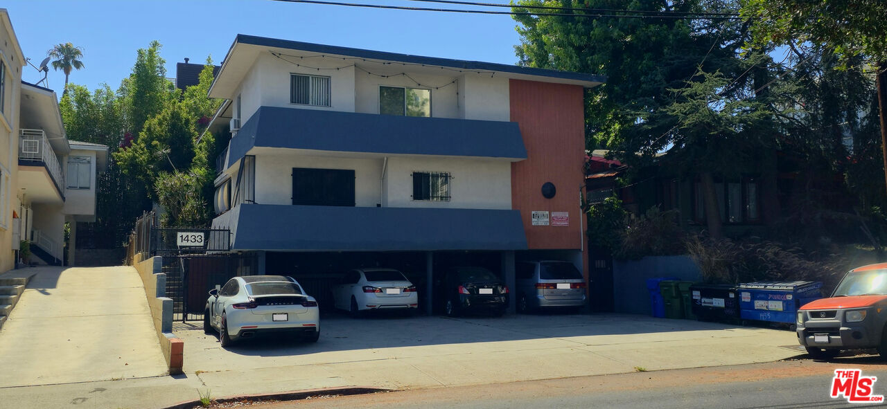 1433 N Martel Ave