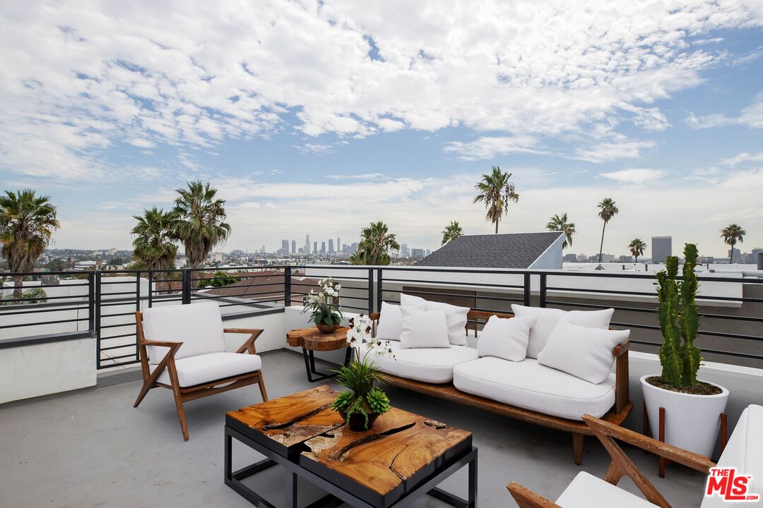 525 N Normandie Ave Unit: 527