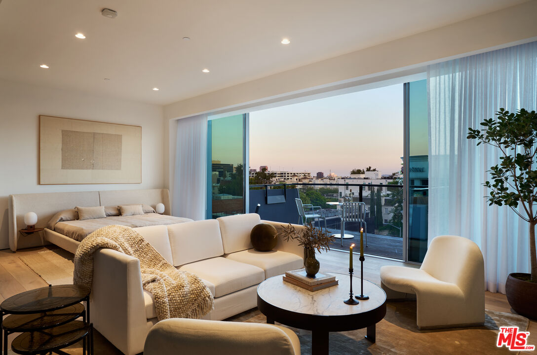 8899 Beverly Blvd Unit: 5F