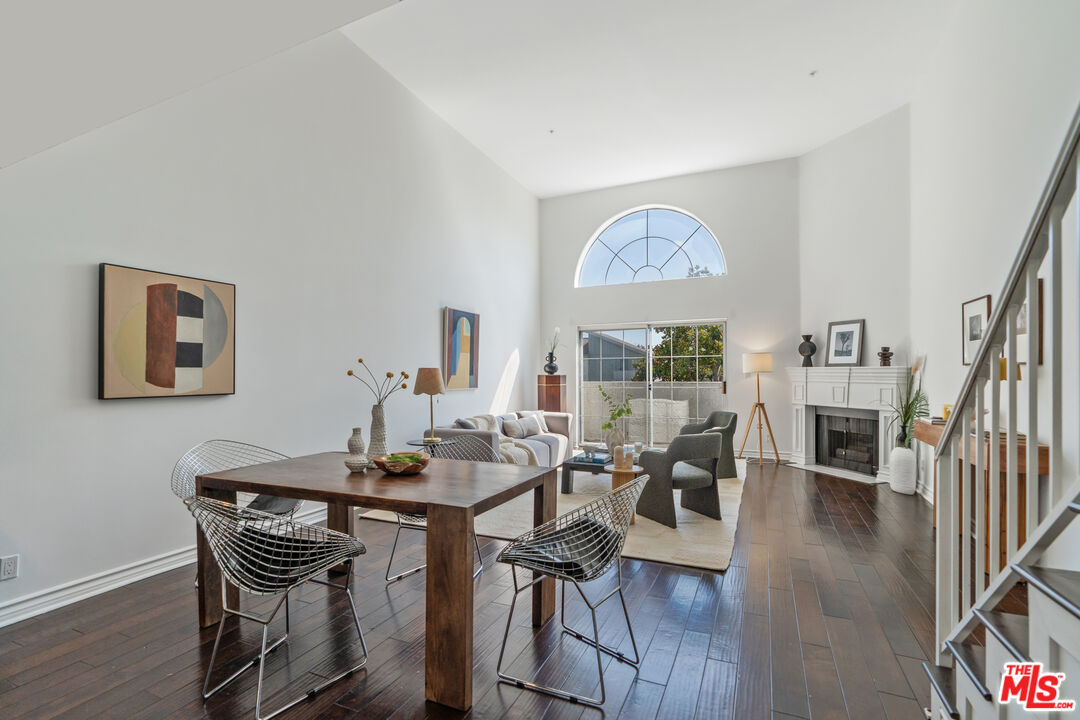 Photo of 3743 S Canfield Ave #303, Los Angeles, CA 90034