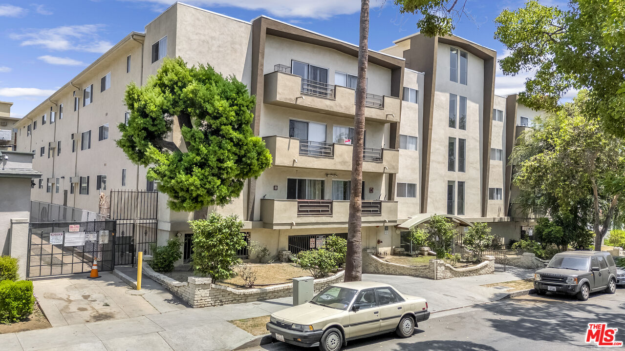 1536 N Serrano Ave