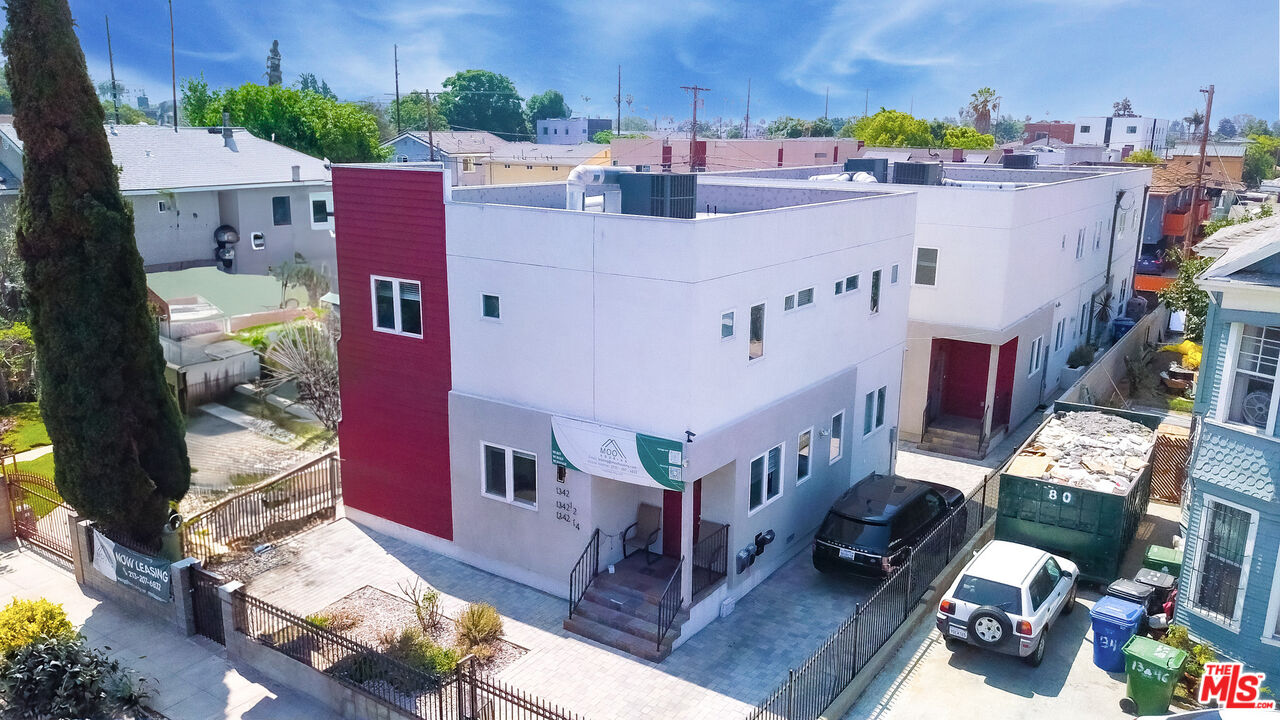 1340 W 37th St